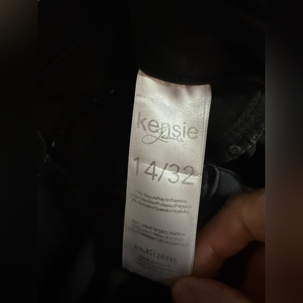 Kensie Jeans Women's Juniors Size 14/32 Black Stretchy Distressed Skinny - Picture 4 of 5